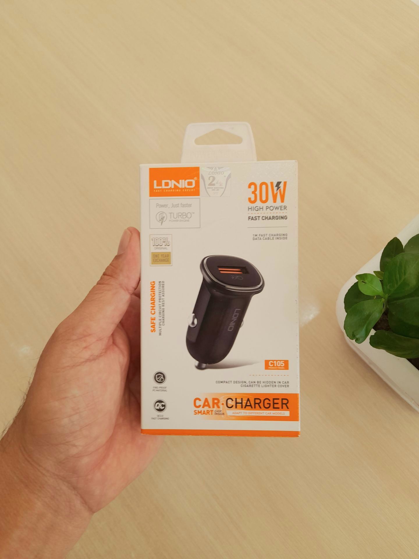 شارژر فندکی 30 وات الدینیو مدل C105 با قابلیت شارژ سریع QC3.0